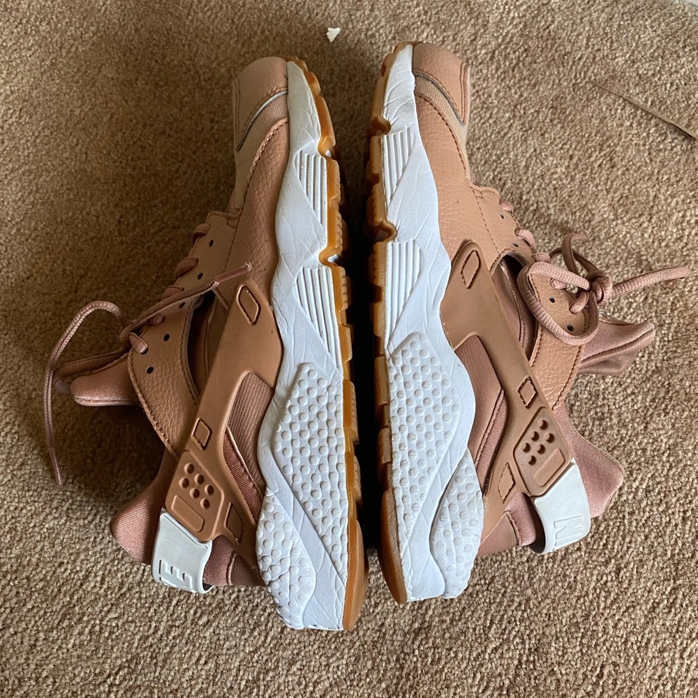 Air Huarache run womens  8.5 particle beige